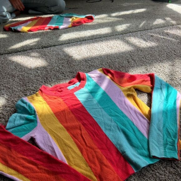 Light weight rainbow sweater - Picture 5 of 5